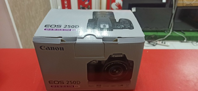 Фотоаппарат Canon EOS 250D