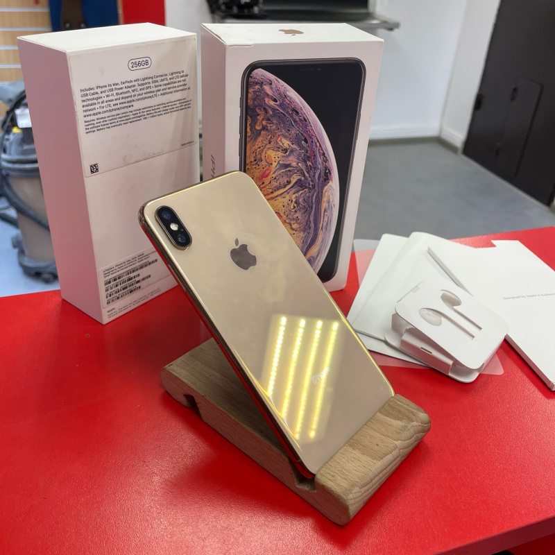 Мобильный телефон Apple iPhone XS Max